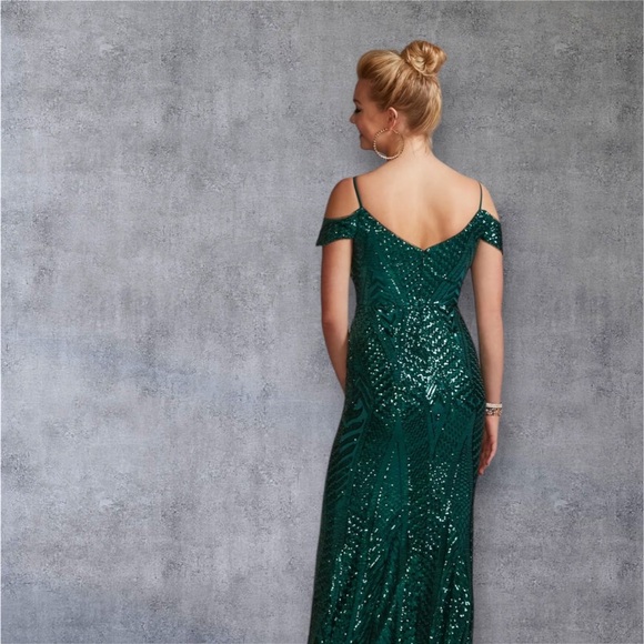 NIGHTWAY
Off Shoulder Spaghetti Strap Patterned Sequin Gown
Sz 8 - Picture 2 of 5